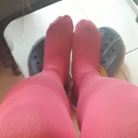 我的褲襪，還是第一次穿粉紅色褲襪。。。