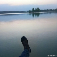 夕阳西下，小桥流水锦丝，锦纶丝袜很别致